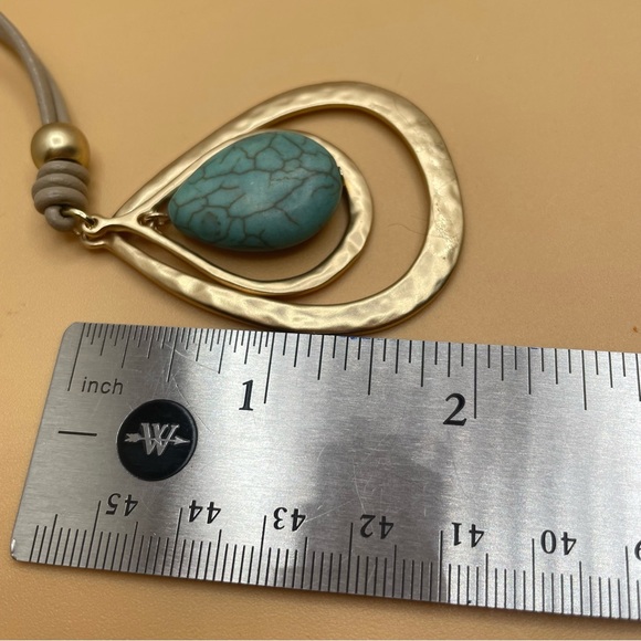 Howard’s Light Gold Tone Corded Faux Turquoise Pendant Long Necklace - Picture 4 of 5